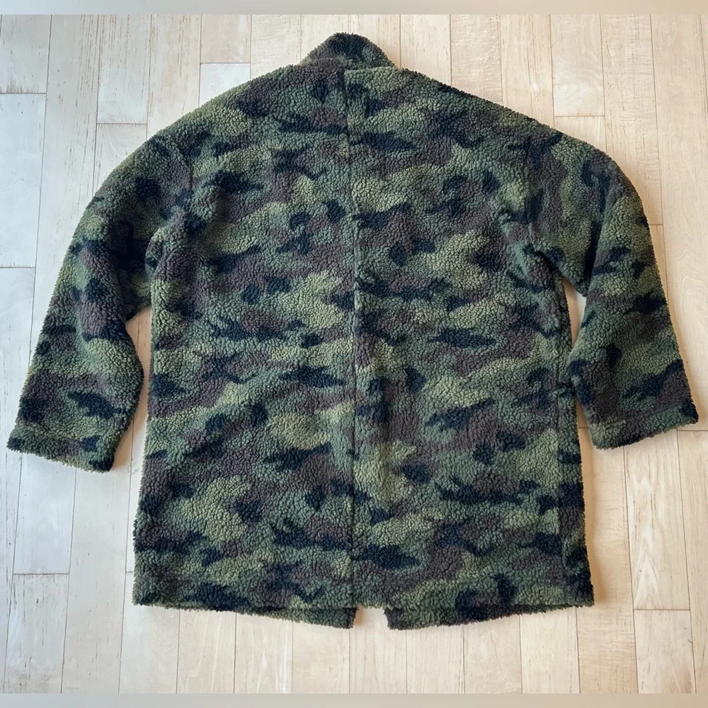 American Eagle Outfitters Green Black Camo Sherpa Fleece Teddy Jacket Size XL